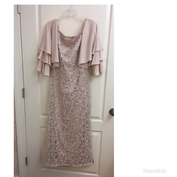 Laundry by Shelli Segal Gown - Picture 2 of 8